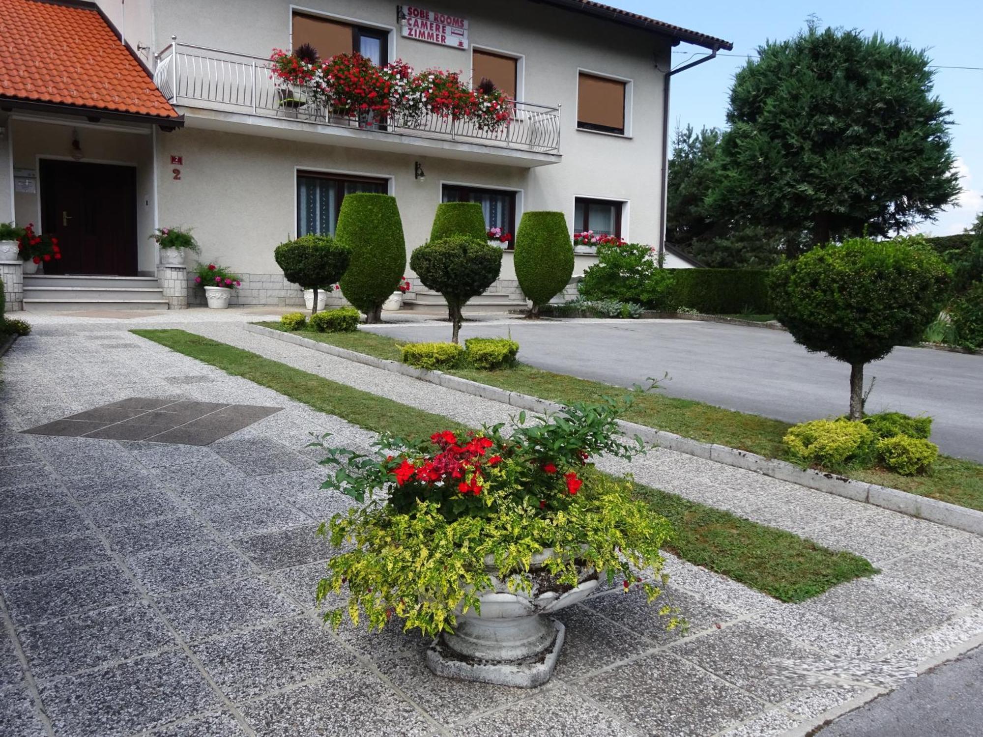 Rooms Kapelj Postojna Exterior photo